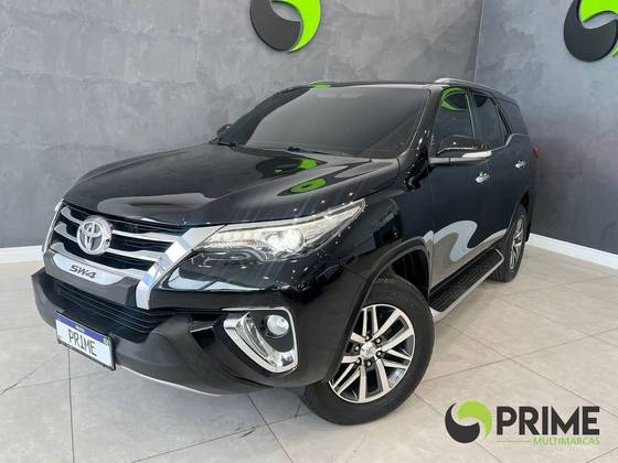 TOYOTA HILUX SW4 2.8 SRX 4X4 16V TURBO INTERCOOLER DIESEL 4P AUTOMÁTICO TOYOTA HILUX SW4 2.8 SRX 4X4 16V TURBO INTERCOOLER DIESEL 4P AUTOMÁTICO